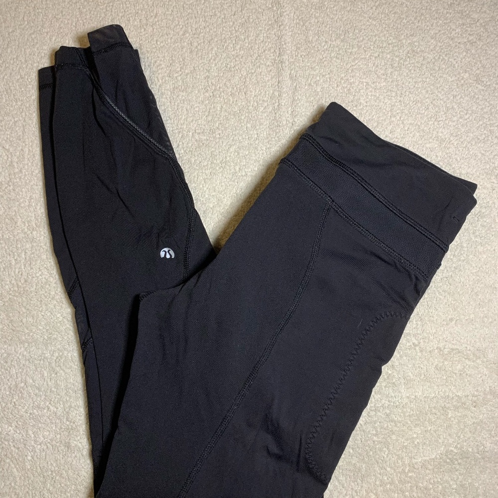 black Lululemon leggings cropped